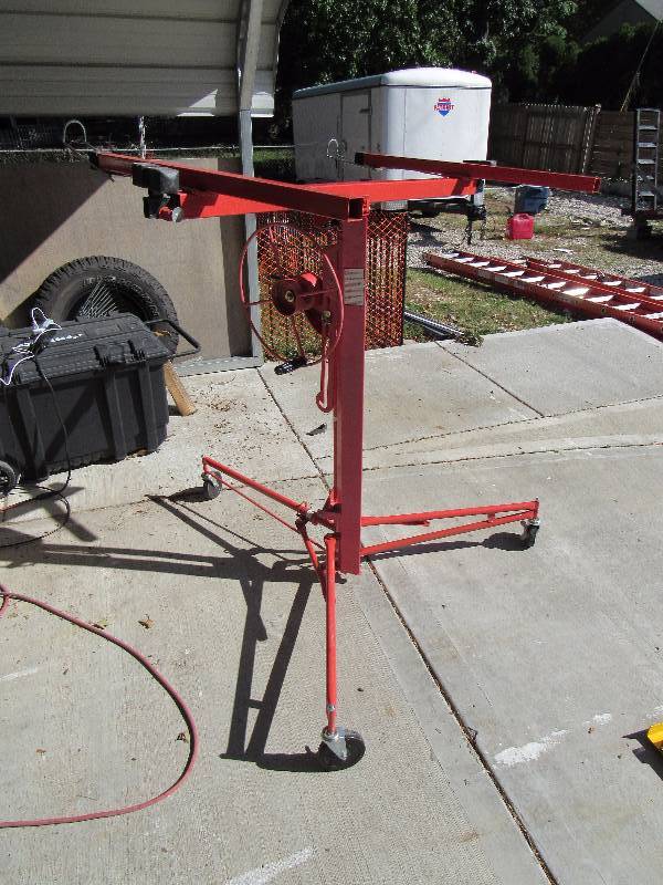 lot 1215 image: Drywall Lift
