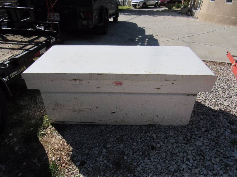 lot 1217 image: RKI Commercial Grade Large Capacity Tool Box