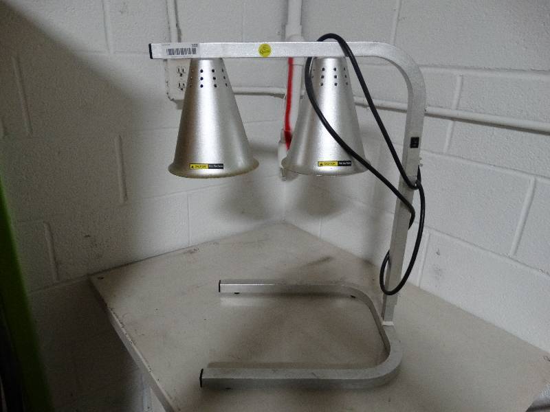 lot 102 image: 2 bulb counter top food warmer- Nice shape