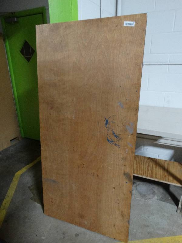 lot 103 image: Folding table