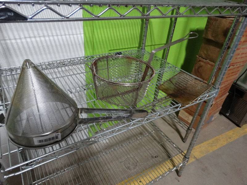 lot 120 image: 3 various frying baskets