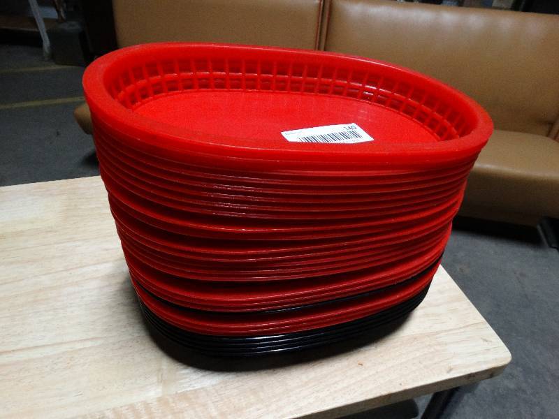 lot 140 image: 26 plastic food baskets