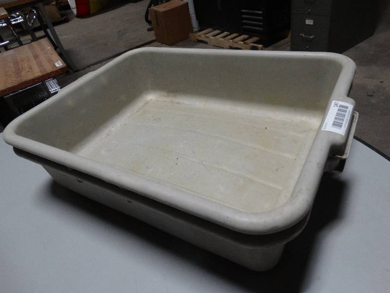 lot 147 image: 2 bus tubs