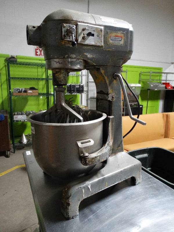 lot 152 image: Hobart A-200 20 qt mixer w bowl, paddle, whisk- Works Good