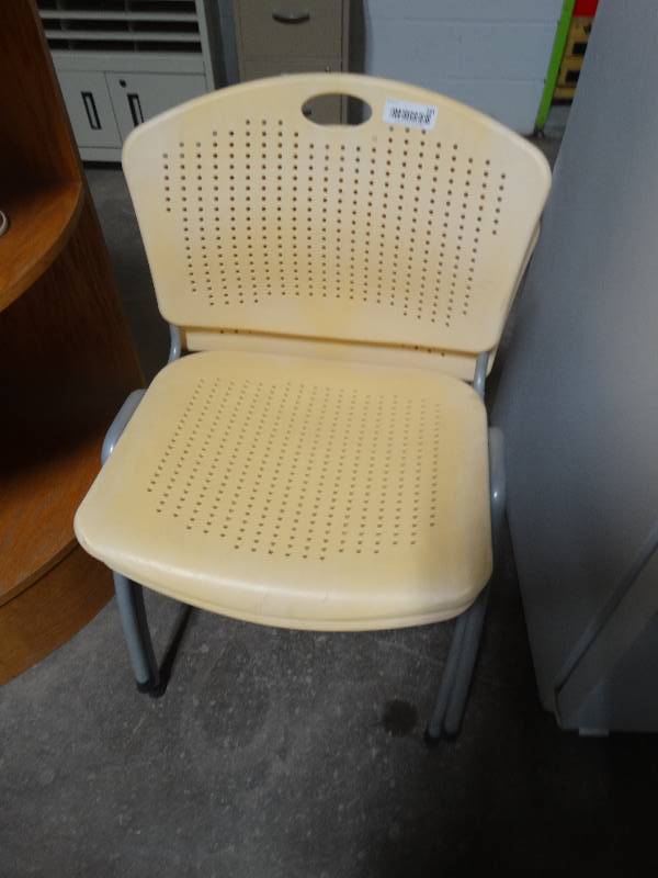 lot 161 image: 2 modern office chairs
