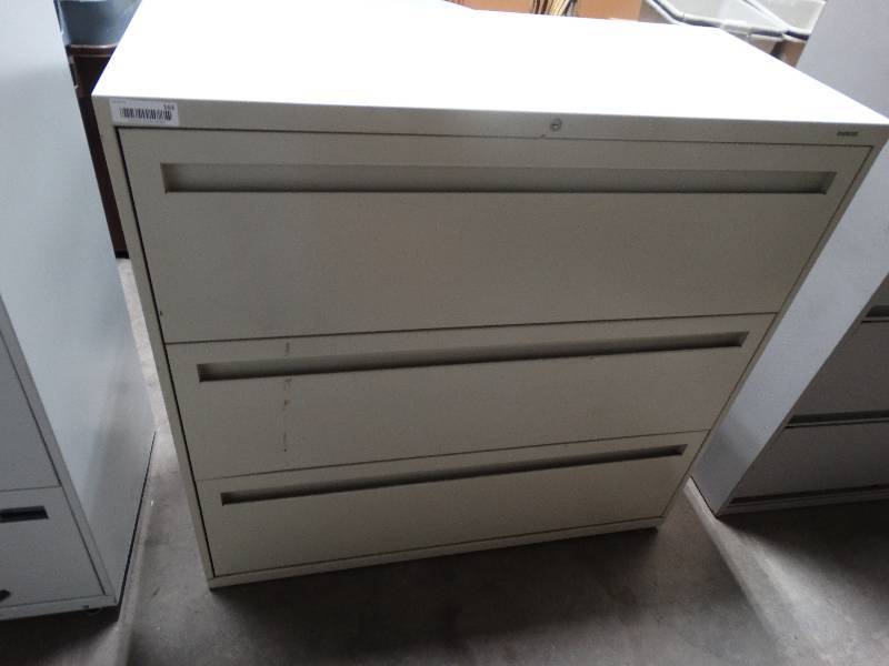 lot 163 image: HON 3 drawer lateral file cabinet