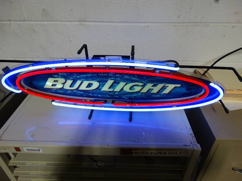 lot 170 image: Bud Light neon bar light- Works good