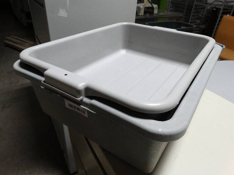 lot 173 image: 2 bus tubs