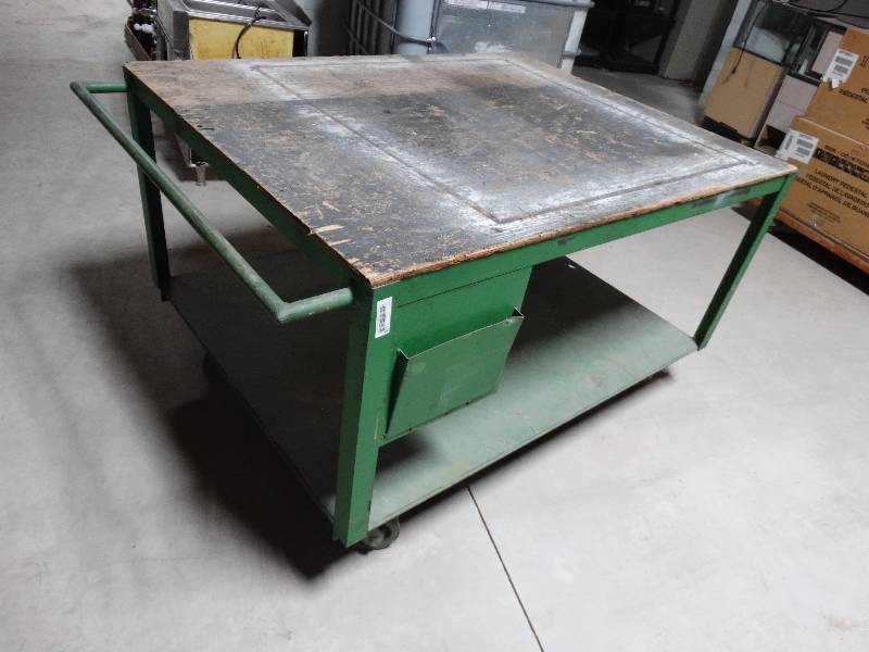 lot 175 image: Large metal warehouse cart on wheels.