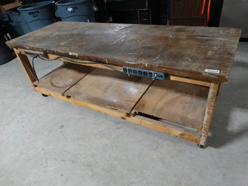 lot 191 image: Shop table on wheels w pull out bottom shelves