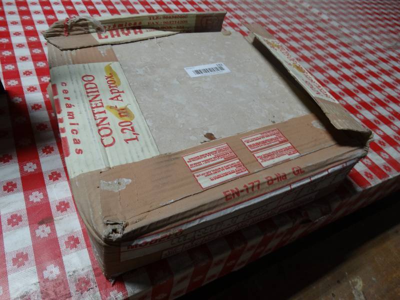 lot 192 image: Box of 12 x 12 ceramic tile