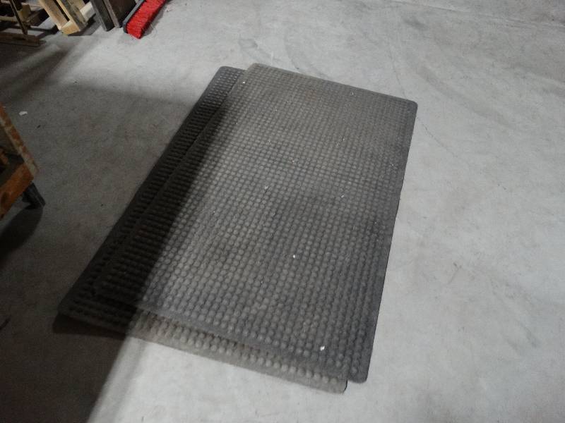 lot 193 image: 2 floor mats
