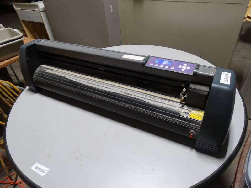 lot 197 image: US Cutter MH871 vinyl plottercutter w stand