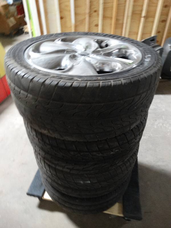 lot 230 image: Set of 4 wheelstires-23545z R17