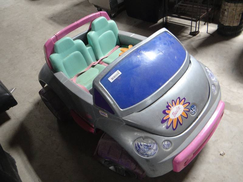 lot 259 image: Barbie VW power wheels
