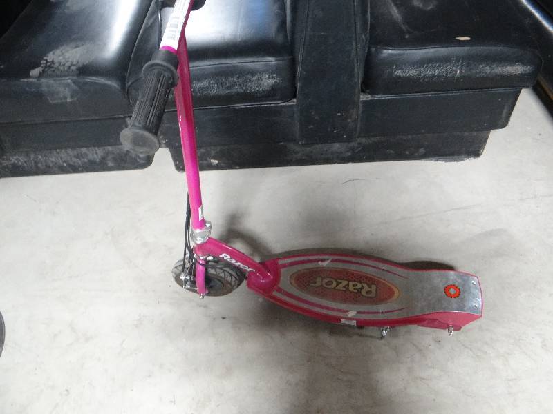 lot 273 image: Razor electric scooter