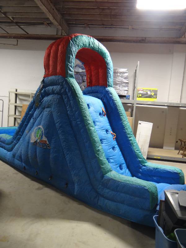 lot 281 image: Banzai Falls Water Slide w Blower motor