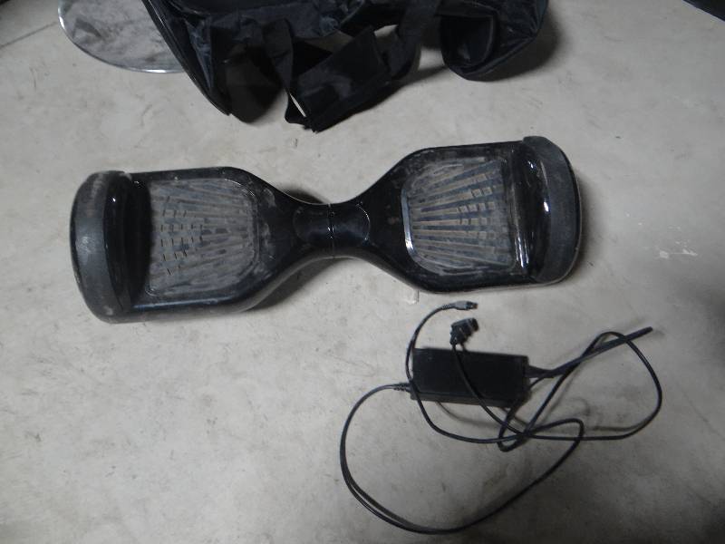 lot 283 image: Hoverboard w charger & bag