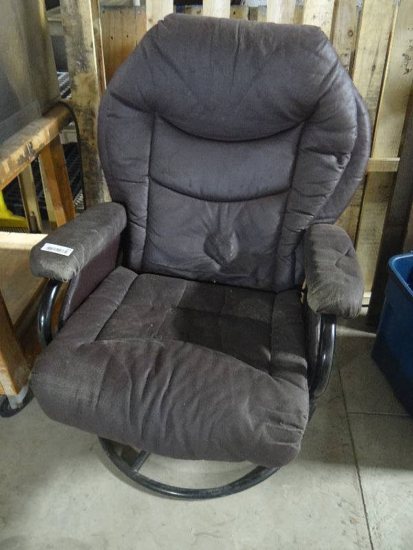 lot 303 image: Swivel rocker