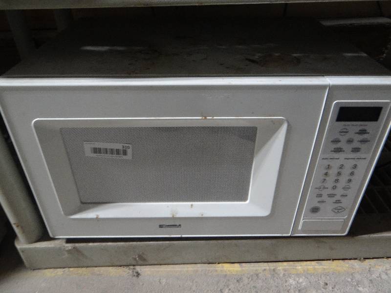 lot 310 image: Kenmore microwave