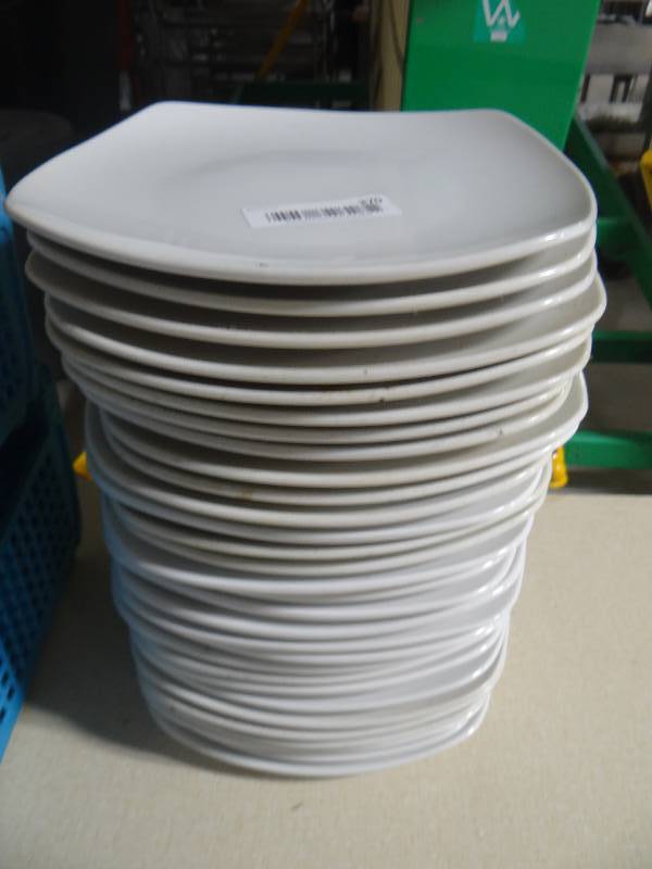 lot 370 image: 30 round edge square dinner plates