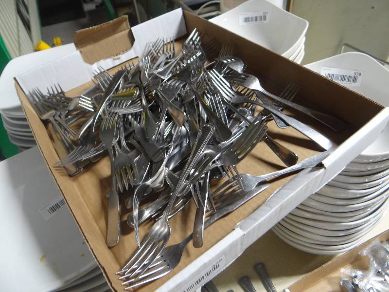 lot 379 image: 82 various forks