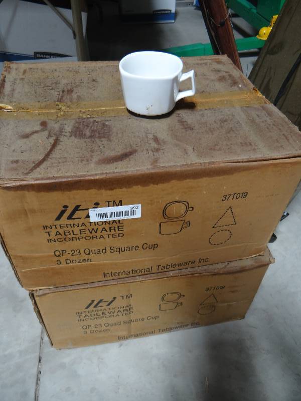 lot 392 image: 6 dozen new square coffee mugs