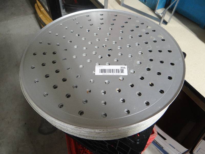 lot 394 image: 23 pizza pans- 14-12