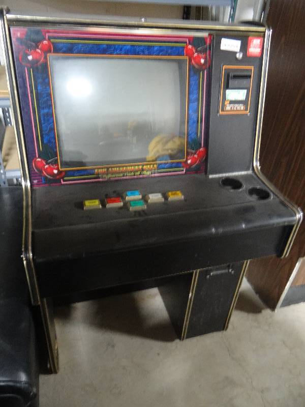 lot 409 image: Cherry masters arcade game w dollar acceptor
