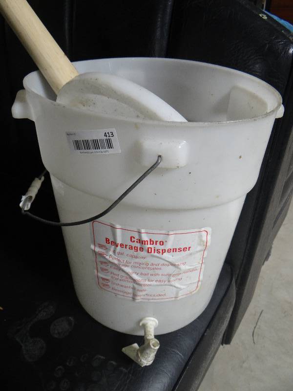 lot 413 image: 5 gallon drink dispenser w lid