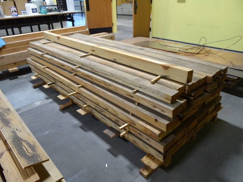 lot 5555 image: Pallet Of Seasoned Rough Center Cut Pine