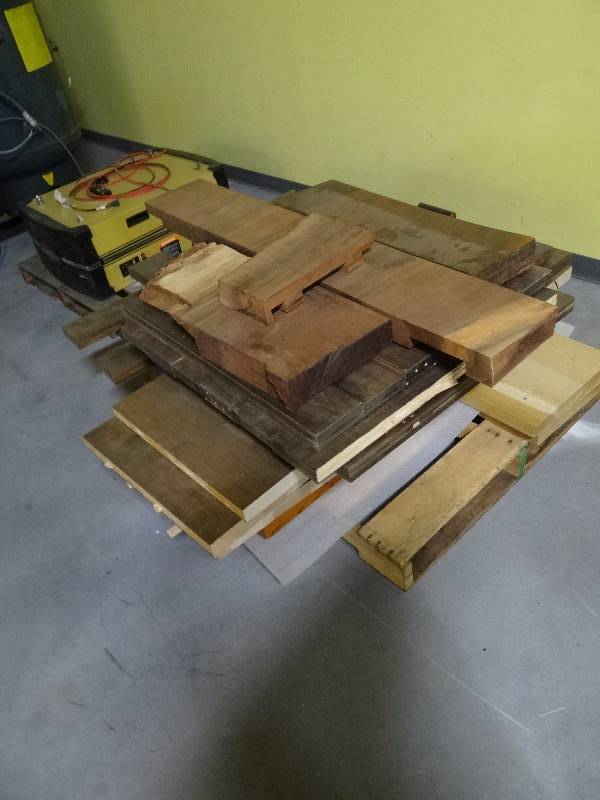 lot 5557 image: Pallet Of Seasoned Rough Cut Walnut And Mixed