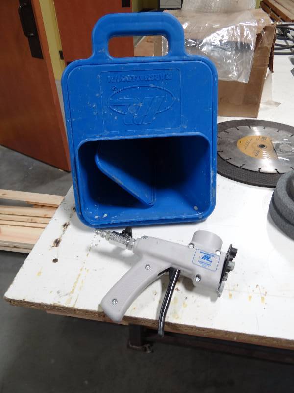 lot 5572 image: Marshalltown Sharpshooter 1.0 Drywall Hopper Gun