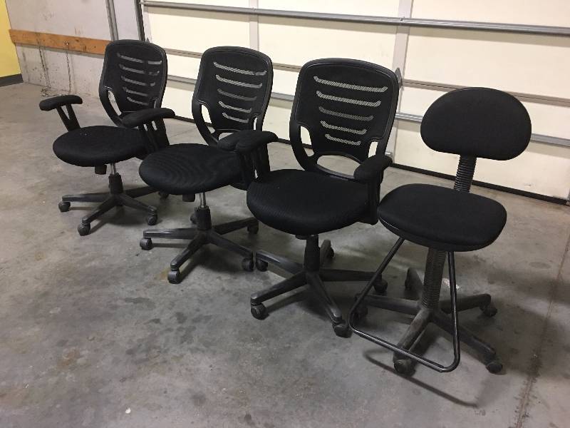 lot 5582 image: Lot Of Assorted Office Chairs