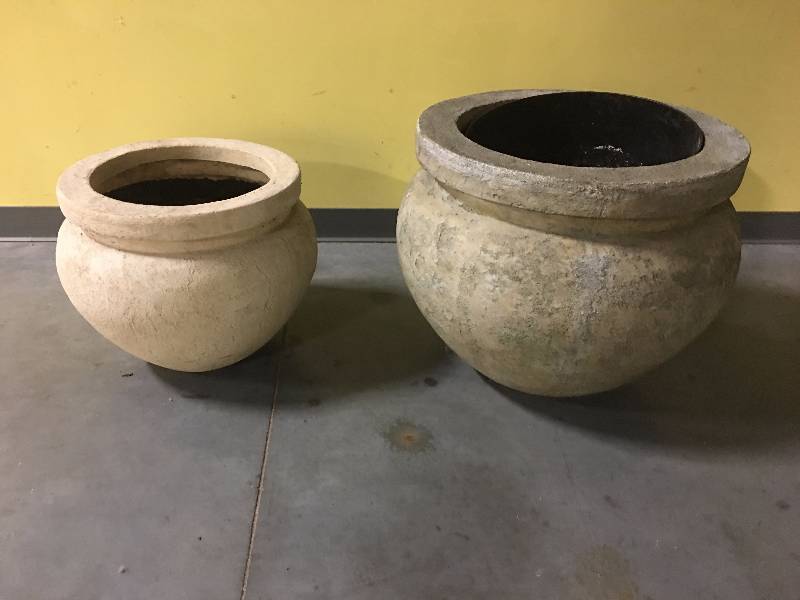 lot 5585 image: 2 Large Pots