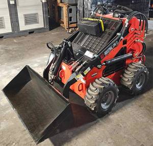 lot 60 image: UNUSED 2023 AGT Mini Skid Steer Loader LRW23 With Wheels