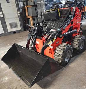 lot 61 image: UNUSED 2023 AGT Mini Skid Steer Loader LRW23 With Wheels