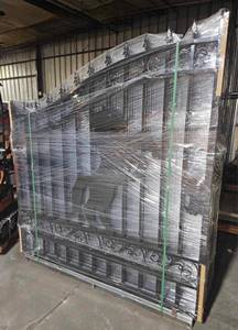 lot 31 image: UNUSED 2024 Greatbear 14 foot Bi-Parting Iron Gate - Horse in the Middle of Gate Frame.