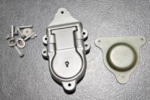 lot 44131 image: WW2 US Military Trunk Footlocker Lock No Key 1943 Eagle Lock Co Conn