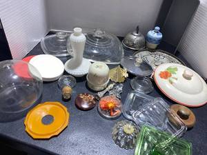 lot 44150 image: Vintage Lids and Loaf Pan