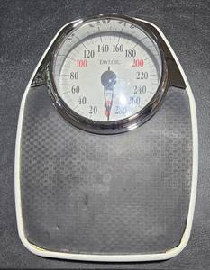 lot 44172 image: Bath Scale
