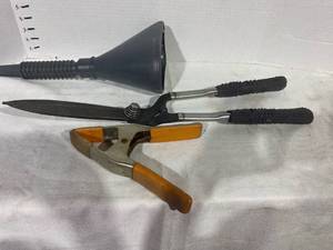 lot 44347 image: Garden Shears, Funnel and Part for a Jumper Cable