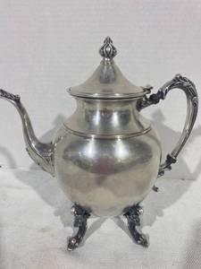 lot 44355 image: Vintage Silver Plated Coffee Urn