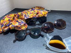 lot 44441 image: Sunglasses, Scarf and Make-brush