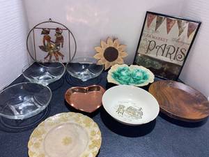 lot 44455 image: Collectible Plates, Candy Dishes and Wall Hangings