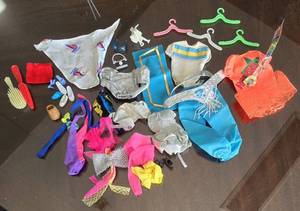 lot 44466 image: Barbie Clothing and Accesories