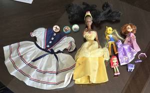 lot 44468 image: Neat Collectible Dolls