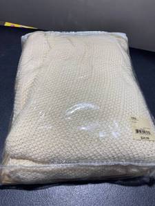 lot 44500 image: Twin Blanket