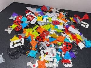 lot 44510 image: Wendys Smart Links Construction Kids Meal Toys