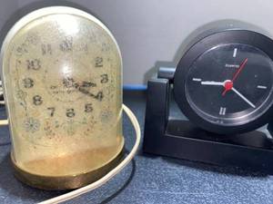 lot 44516 image: Clocks